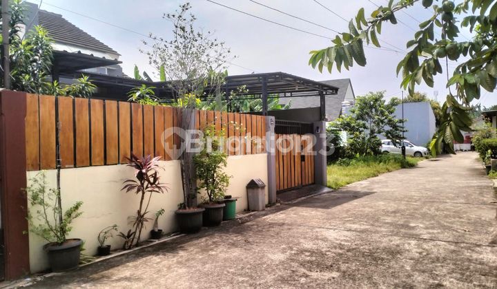 Rumah apik  dan terawat... siap huni