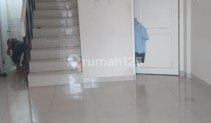 For Rent: 2-Story Shophouse in Kelapa Dua, Tangerang 2