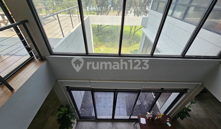 House with Lake View Scarlet The Springs Gading Serpong 2