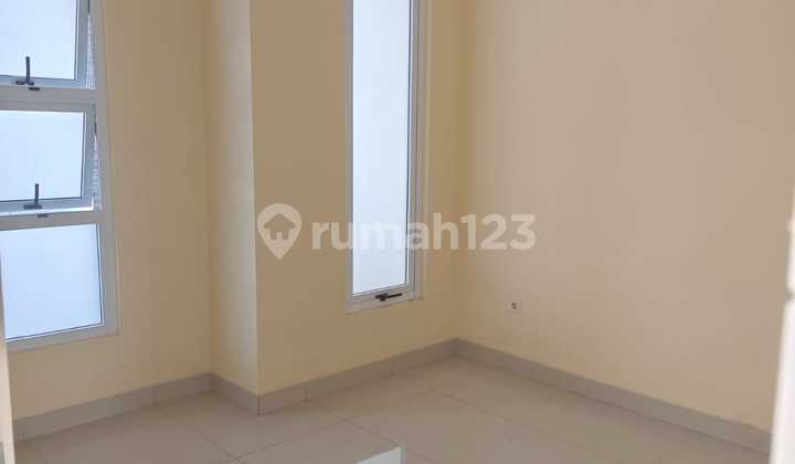 2-Story House in Latin American Cluster Near Green Lake Food Area 2