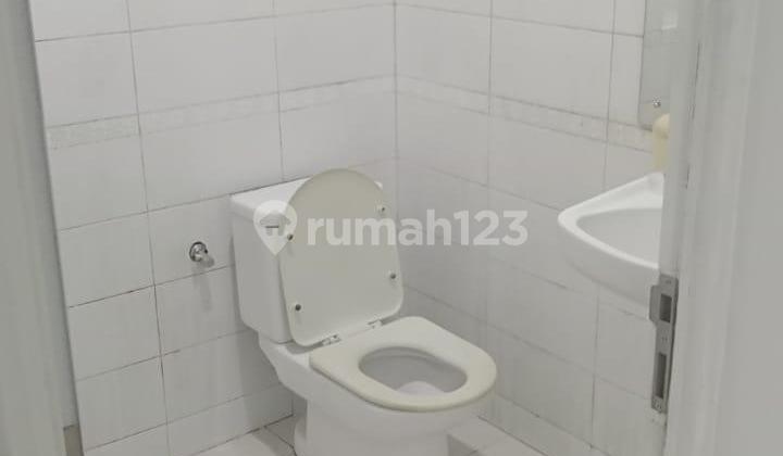 Rumah 2 Lantai Golf Lake Residence Dekat Akses Tol Pik Palem 2