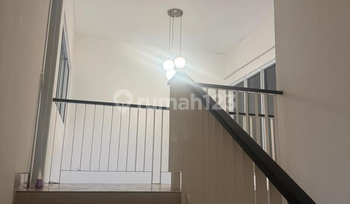 Rumah 2 Lantai The Riviera Puri Semi Furnished Siap Huni 2