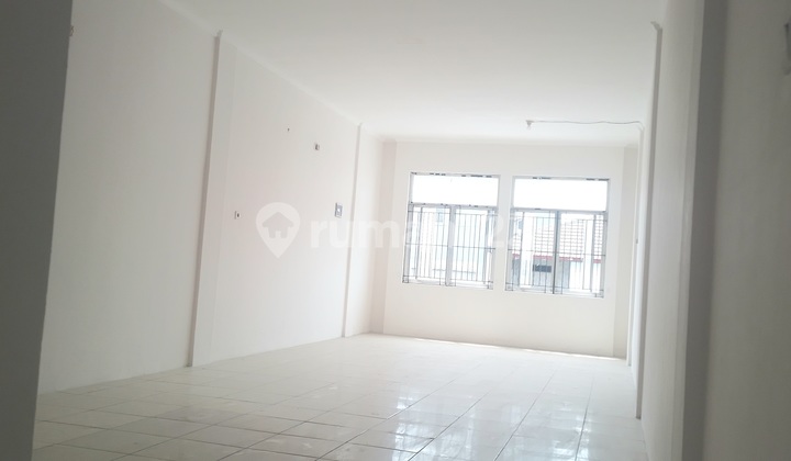 3-Storey Shop House in Ciledug Sutomo, Near Joglo Direction, Flood-Free 2