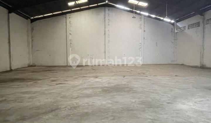 500 Meter Warehouse in Cipondoh DPR Plot with Container Access Near Toll Road