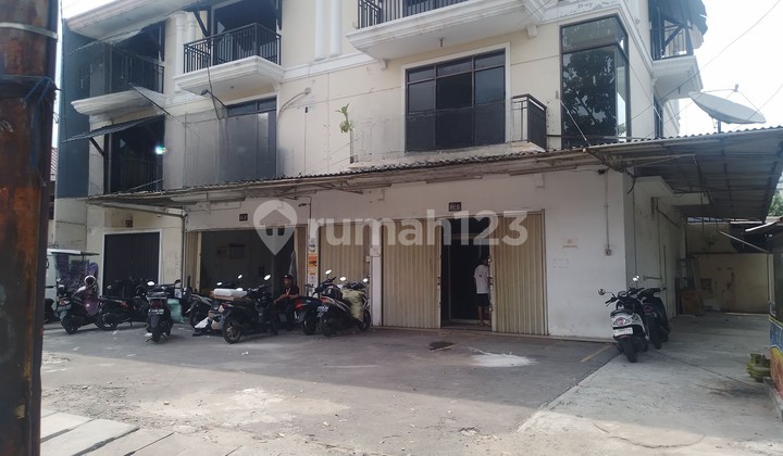 For Rent 3-Story Shophouse in Petukangan Selatan, Pesanggrahan, South Jakarta For Rent 3-Story Shophouse in Petukangan Selatan, Pesanggrahan, South Jakarta