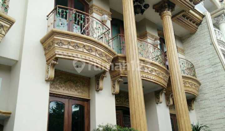 Rumah Mewah 2,5 Lantai di Kelapa Gading Ada Kolam Renang di Dalam Rumah Mewah 2,5 Lantai di Kelapa Gading Ada Kolam Renang di Dalam