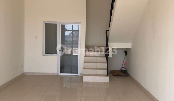 Strategic 2.5-Story Shophouse in Serpong Natura City, Facing Main Road 2