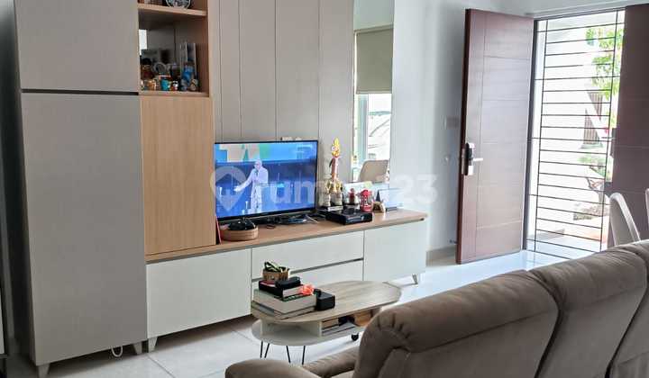 Rumah Cantik Rapih di Riviera Puri Metland Cyber City Full Bangunan