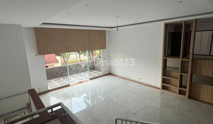 Rumah Mewah 4 Lantai Di Meruya Posisi Hoek Siap Huni 2