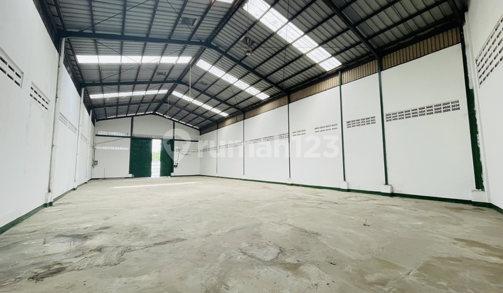 Warehouse 306 Meters in DPR Cipondoh Plot with 75-Meter Office
