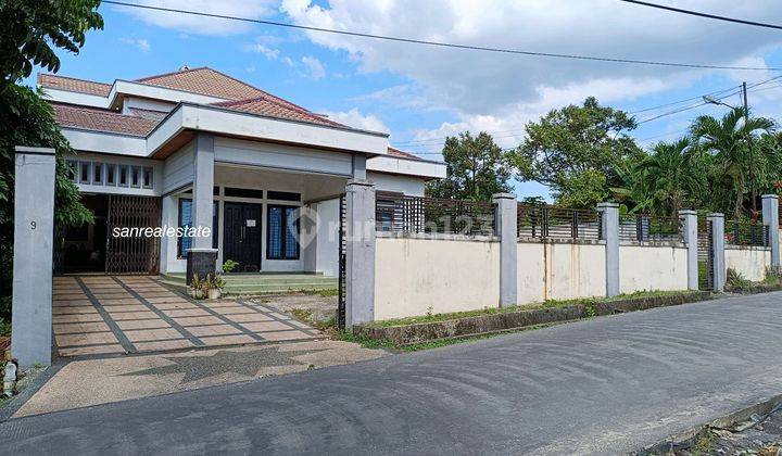 Rumah Mewah Ditengah Kota Jl. Arifin Ahmad Tanahnya Luas