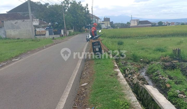 Tepi Jalan Alternatif Tanah Pendem Junrejo Kota Batu