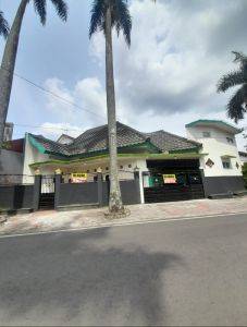 Rumah Tepi Jalan Akses 3-4 Mobil 1