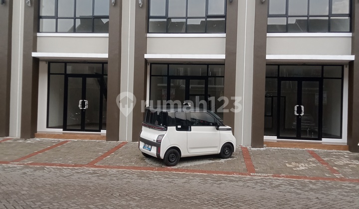 Ready-to-Occupy and Strategic Shop House in Aryana Karawaci Tangerang