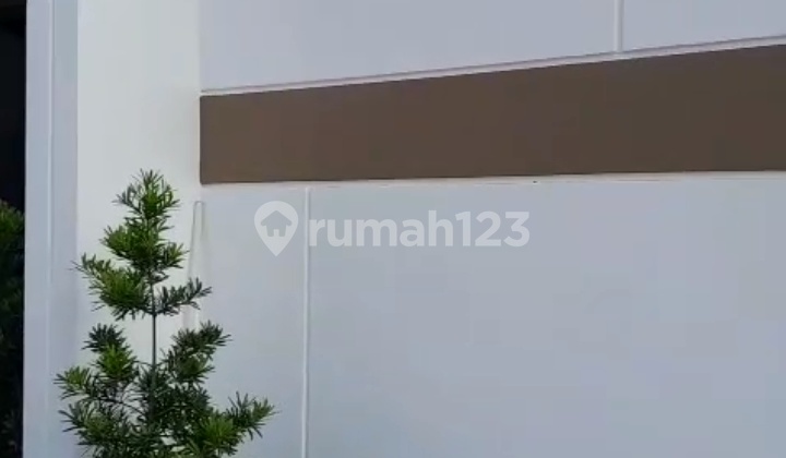 Dijual Rumah 2 Lantai Lengkap Dengan Fasilitas Kolam Renang Di Cluster Viona Aryana Karawaci Tangerang 2