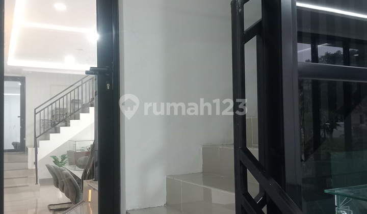 Ruko Siap Usaha Di Jalan Boulevard Aryana Karawaci Tangerang