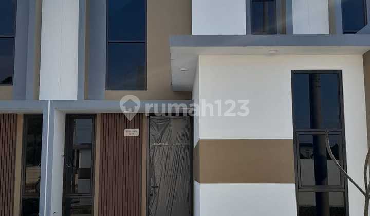 Rumah 2 Lantai Modern Dengan Fasilitas Kolam Renang Di Viona Aryana Karawaci Tangerang Rumah 2 Lantai Modern Dengan Fasilitas Kolam Renang Di Viona Aryana Karawaci Tangerang