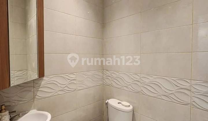 Rumah Siap Huni 2 Lantai dengan 4 Kamar Tidur dan 2 Kamar Mandi Diaryana Karawaci Tangerang Rumah Siap Huni 2 Lantai dengan 4 Kamar Tidur dan 2 Kamar Mandi Diaryana Karawaci Tangerang