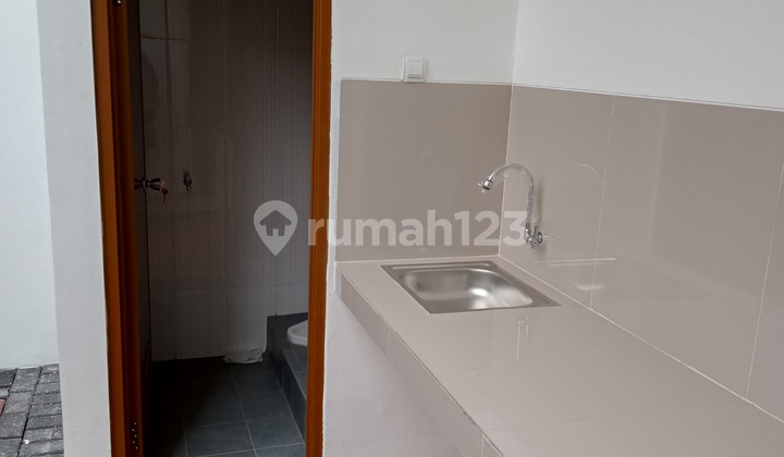 Grand and Ready-to-Profit Shophouse at Flora Aryana Karawaci Tangerang