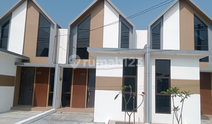 Rumah 2 Lantai Modern Dengan Fasilitas Kolam Renang Di Viona Aryana Karawaci Tangerang 