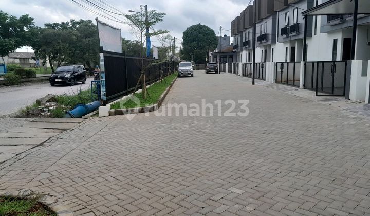 2-Story Move-In Ready House with 3 Bedrooms in Torenia Permata Cluster, Tangerang 2