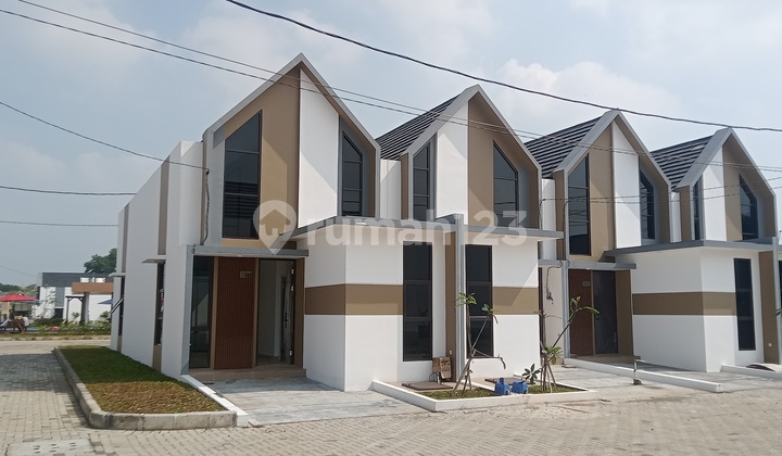 For Sale: Neat and Lush House in Safira Aryana Cluster, Karawaci, Tangerang 1