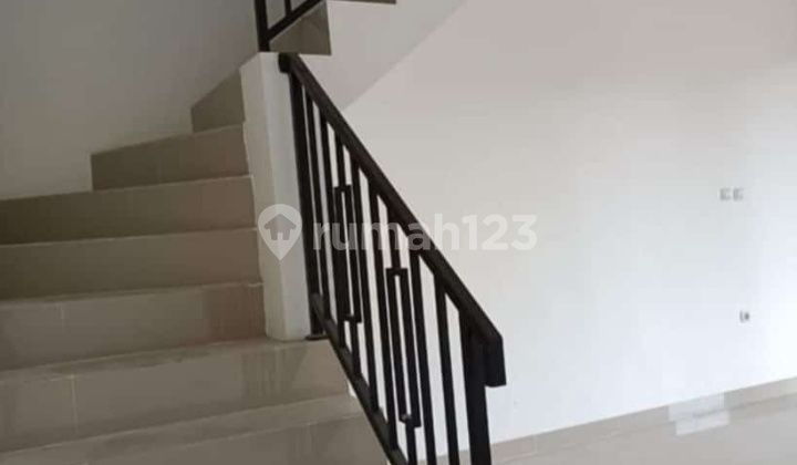 For Sale 2-Story Shophouse Suitable for Residence and Business in Aryana Karawaci Tangerang 2