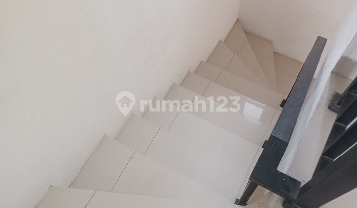 2-Story Shop House for Rent in Strategic Location at Aryana Karawaci, Tangerang 2