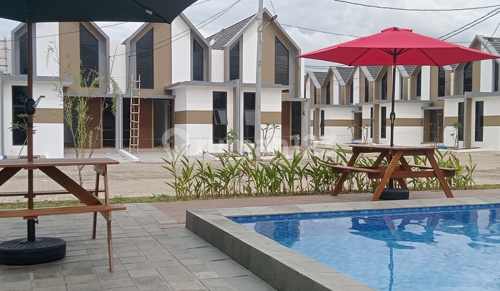 For Sale: 1-Story House with Swimming Pool Facility in Safira Aryana Cluster, Karawaci, Tangerang 2