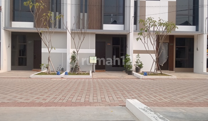 Modern 2-Story House and Strategic Location in Cluster Viona Aryana Karawaci Tangerang