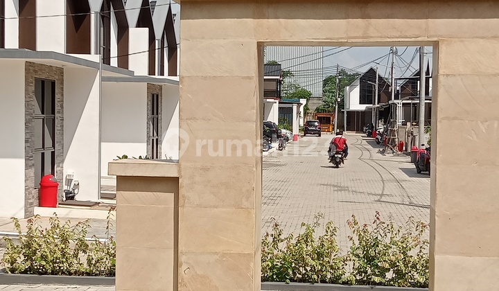 Rumah Asri Dengan Lokasi Strategis Di Aryana Karawaci Tangerang 2