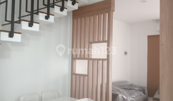 Rumah 2 Lantai Dengan Lokasi Strategis Lengkap Dengan Perabot Di Dalamnya Di Aryana Karawaci Tangerang 