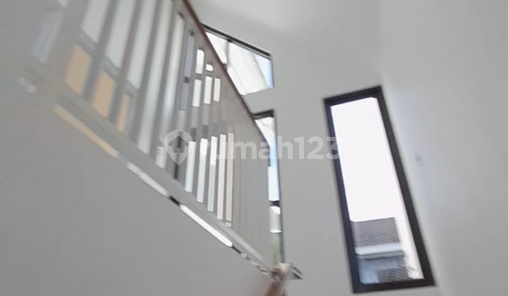 Rumah 2 Lantai Minimalis Di Cluster Viona Aryana Karawaci Tangerang 2