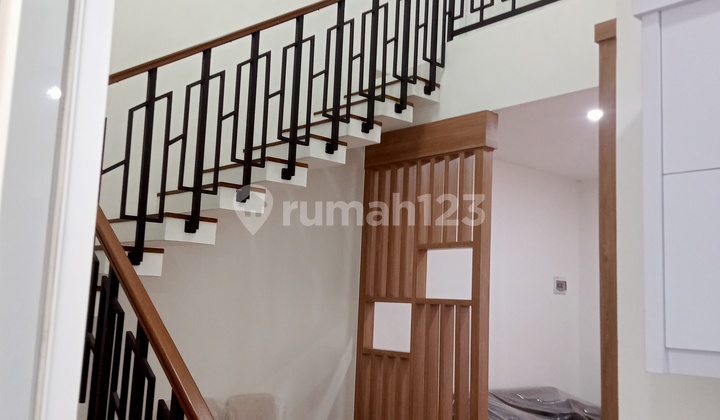 Rumah Siap Huni Full Furnished Dengan Lokasi Strategis Di Cluster Kristal Aryana Karawaci Tangerang 