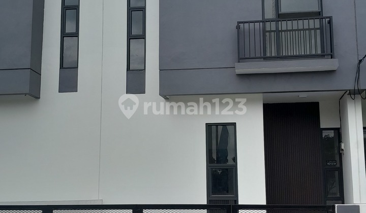 Dijual Rumah 2Lantai dengan Lokasi Strategis di Permata Kota. Tangerang Dijual Rumah 2Lantai dengan Lokasi Strategis di Permata Kota. Tangerang