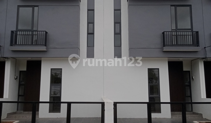 Rumah + Usaha Siap Pakai di Permata Kota Tangerang