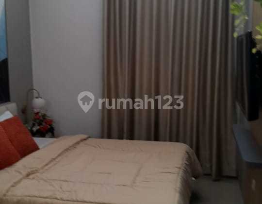 Rumah Modern 2 Lantai Dengan Fasilitas Kolam Renang Di Viona Karawaci Tangerang