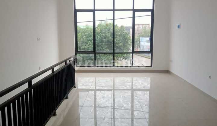 Ruko 2 Lantai Siap Huni Depan Kolam Renang Di Tangerang