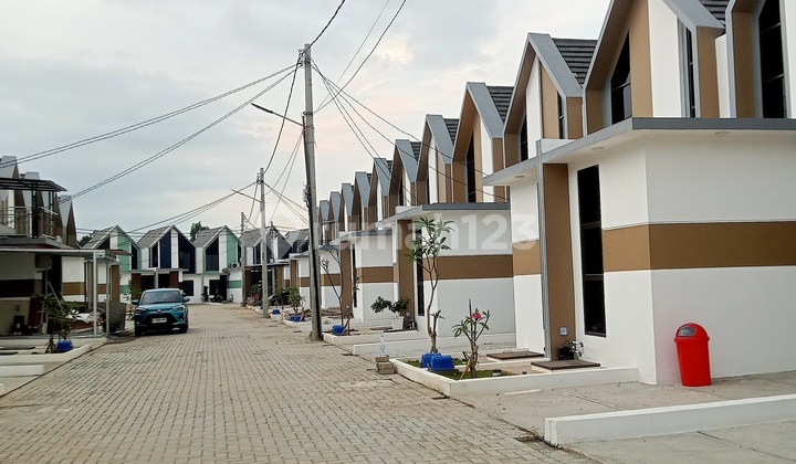 For Sale: Ready-to-Live and Lush House in Aryana Karawaci Tangerang 2