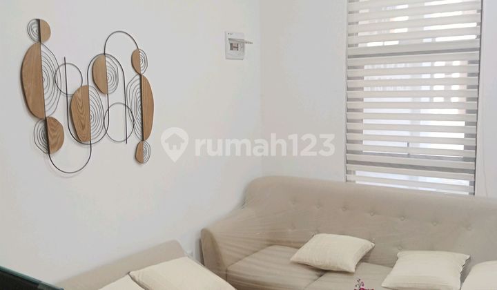 Rumah Rapi Dengan Fasilitas Kolam Renang Di Kristal Aryana Karawaci Tangerang