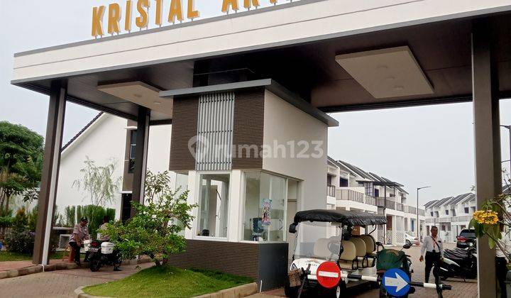 Rumah 2 Lantai Dengan 4 Kamar Tidur Dan Fasilitas Kolam Renang Di Aryana Karawaci Tangerang 1