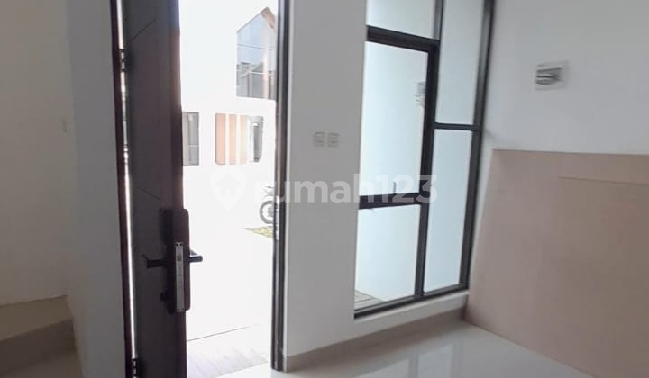 Rumah Cantik 2 Lantai Di Cluster Viona Aryana Karawaci Tangerang 2