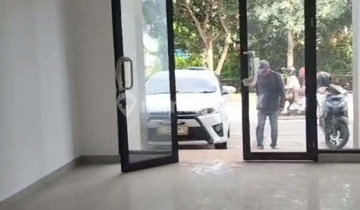 Ruko Siap Usaha,lokasi Depan Kolam Renang Di Jalan Boulevard Aryana Karawaci Tangerang Ruko Siap Usaha,lokasi Depan Kolam Renang Di Jalan Boulevard Aryana Karawaci Tangerang