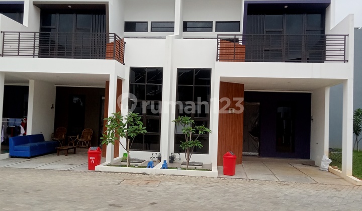 Beautiful 2-Story House Ready to Occupy, Complete with Furniture in Aryana Karawaci Tangerang 2