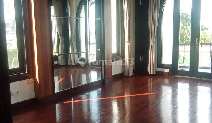 Rumah 3 Lantai Bagus Semi Furnished HGB di Pluit, Jakarta Utara 1