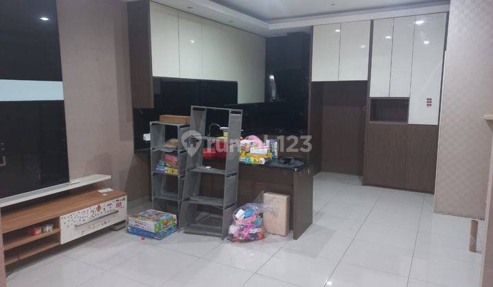 Rumah 2 Lantai Bagus Semi Furnished SHM di Cengkareng, Jakarta Barat 1