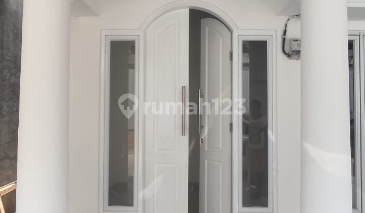 Townhouse 2 Lantai di Graha Raya Bangunan Baru