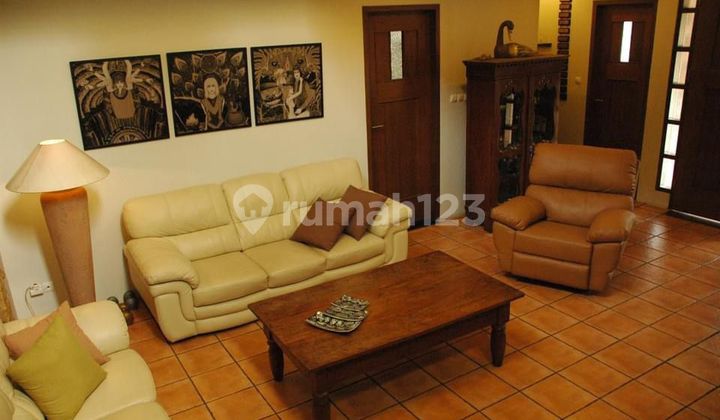 Minimalist Modern House in Mertilang Bintaro 2