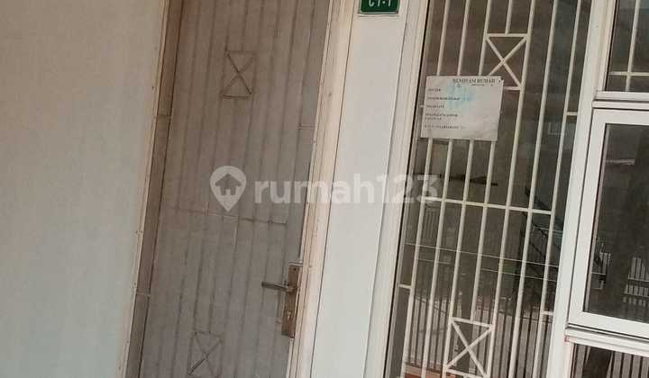 Two-story house in Serpong Garden, Cisauk, Tangerang. 2