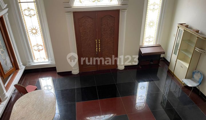 Rumah Besar di Bintaro Sek. 3, Jl. Camar, Tangerang Selatan